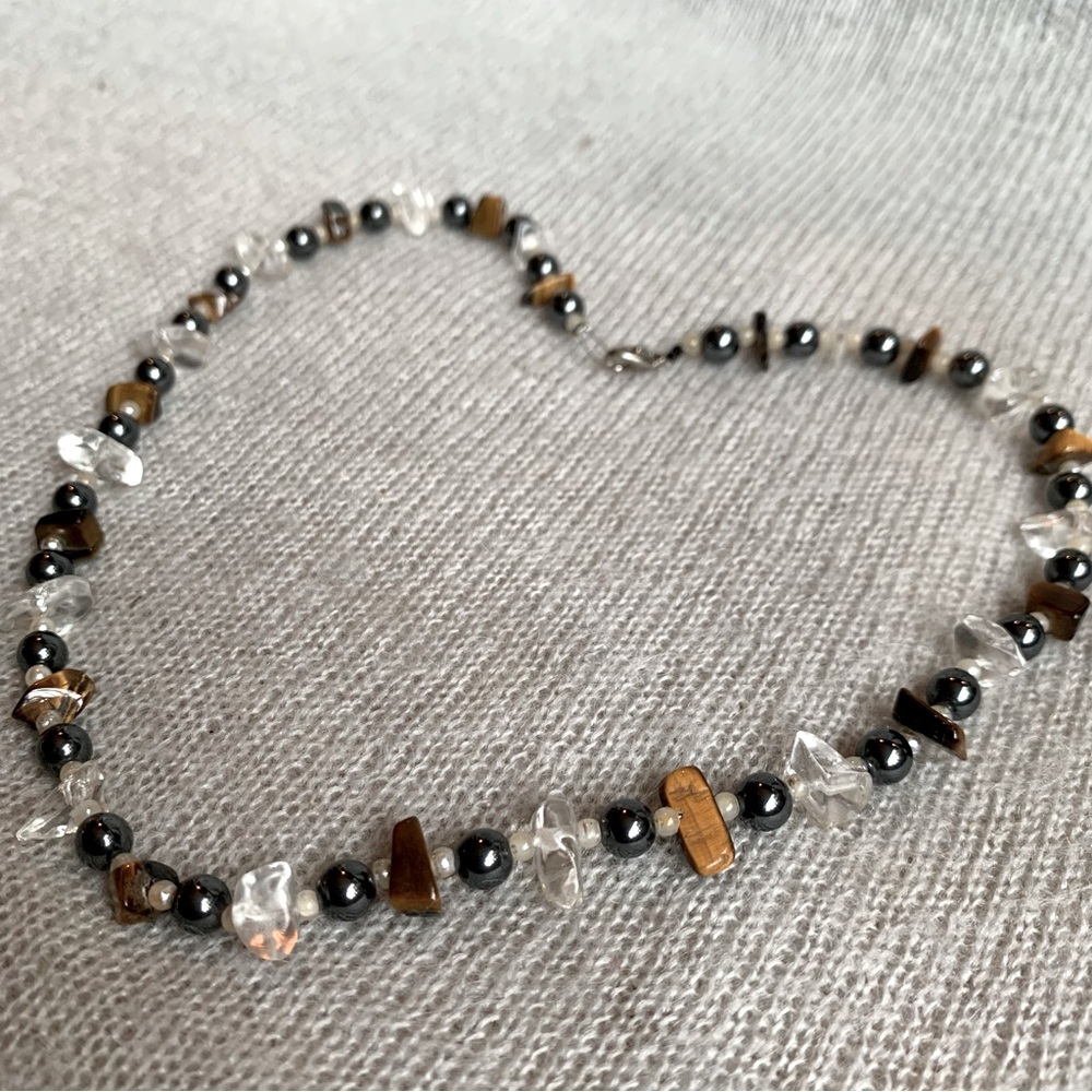 Beaded short necklace - Clear - pearl - tiger eye - black